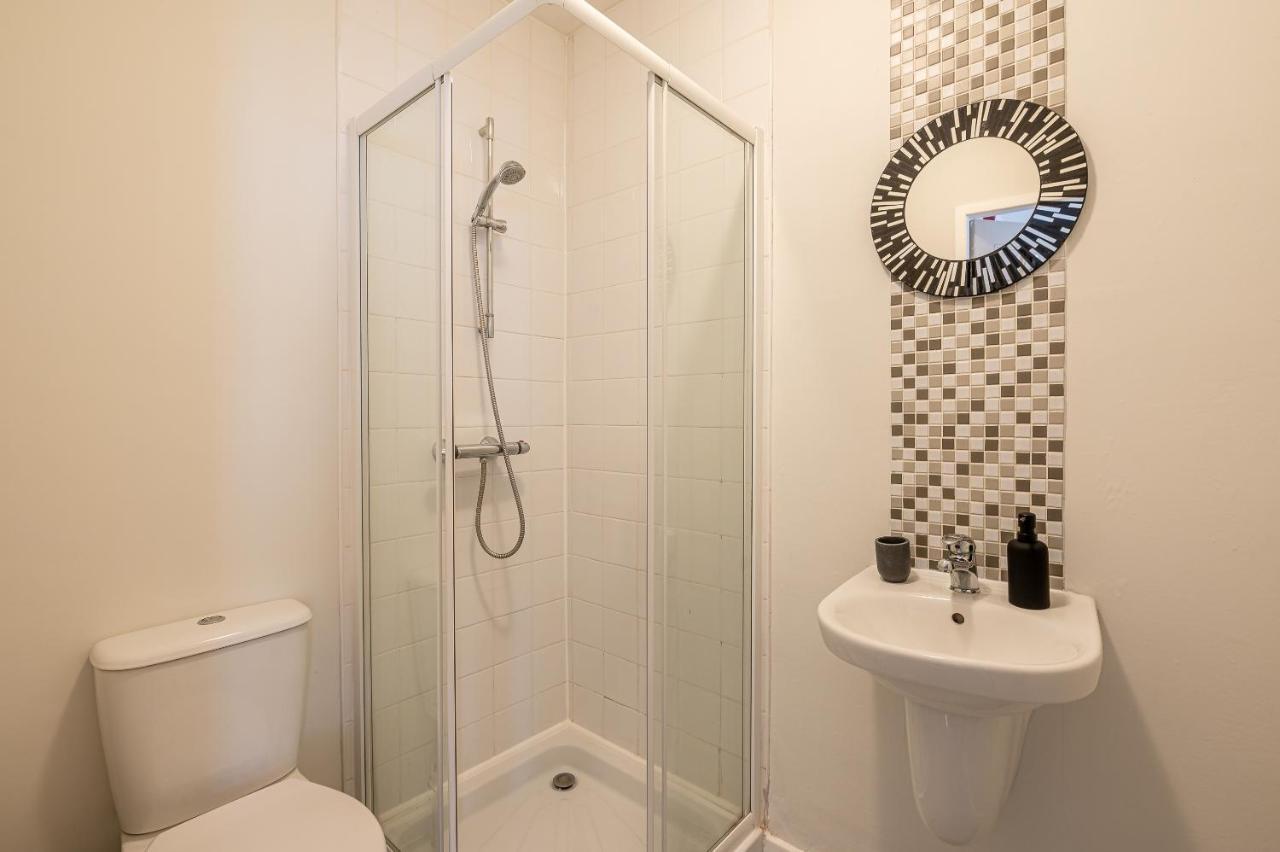 Stunning 5 Bedroom 5 En-Suite Victorian House In ハロゲート エクステリア 写真